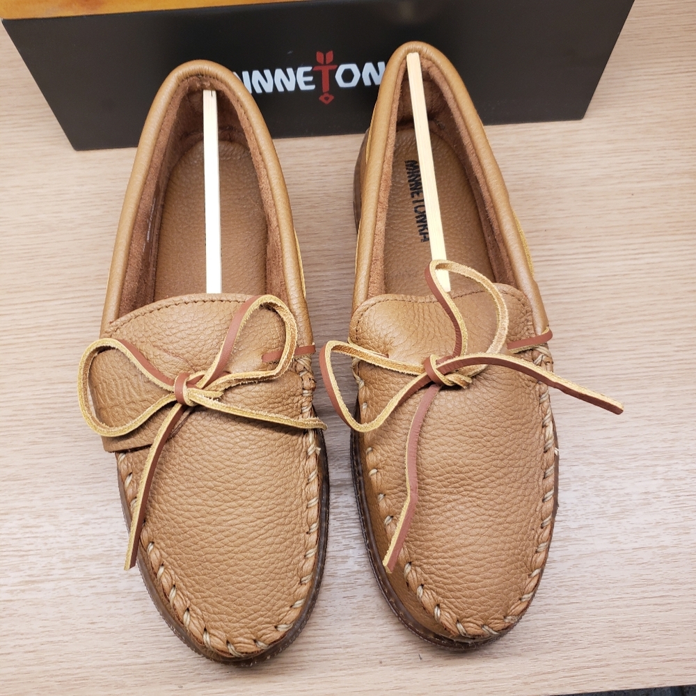 Minnetonka Men's Natural Moccasins with Leather Lace